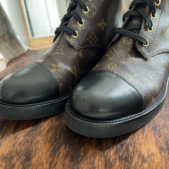 Louis Vuitton Wonderland Flat Ranger Boots - Picture 15 of 16